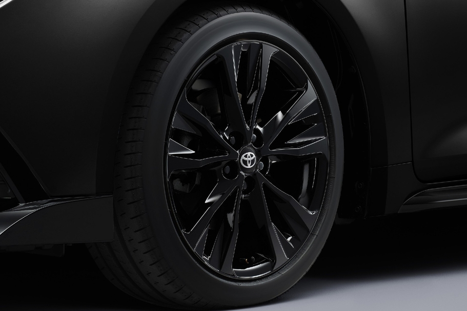 215/45R17タイヤ＆17×7_Jアルミホイール（ブラック塗装/センターオーナメント付）